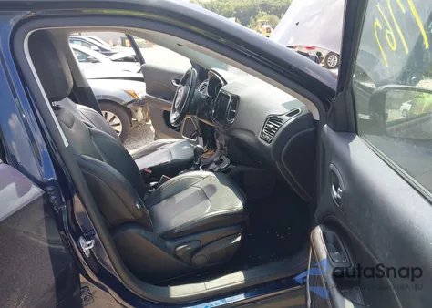 2020 Jeep Compass Limited 4X4 из США, поврежденный, VIN 3C4NJDCB2LT137259